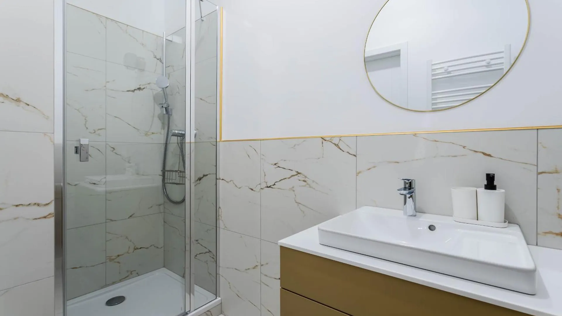 Nowoczesne I Stylowe Studia Very Berry W Poznaniu By Noclegi Renters Poznań