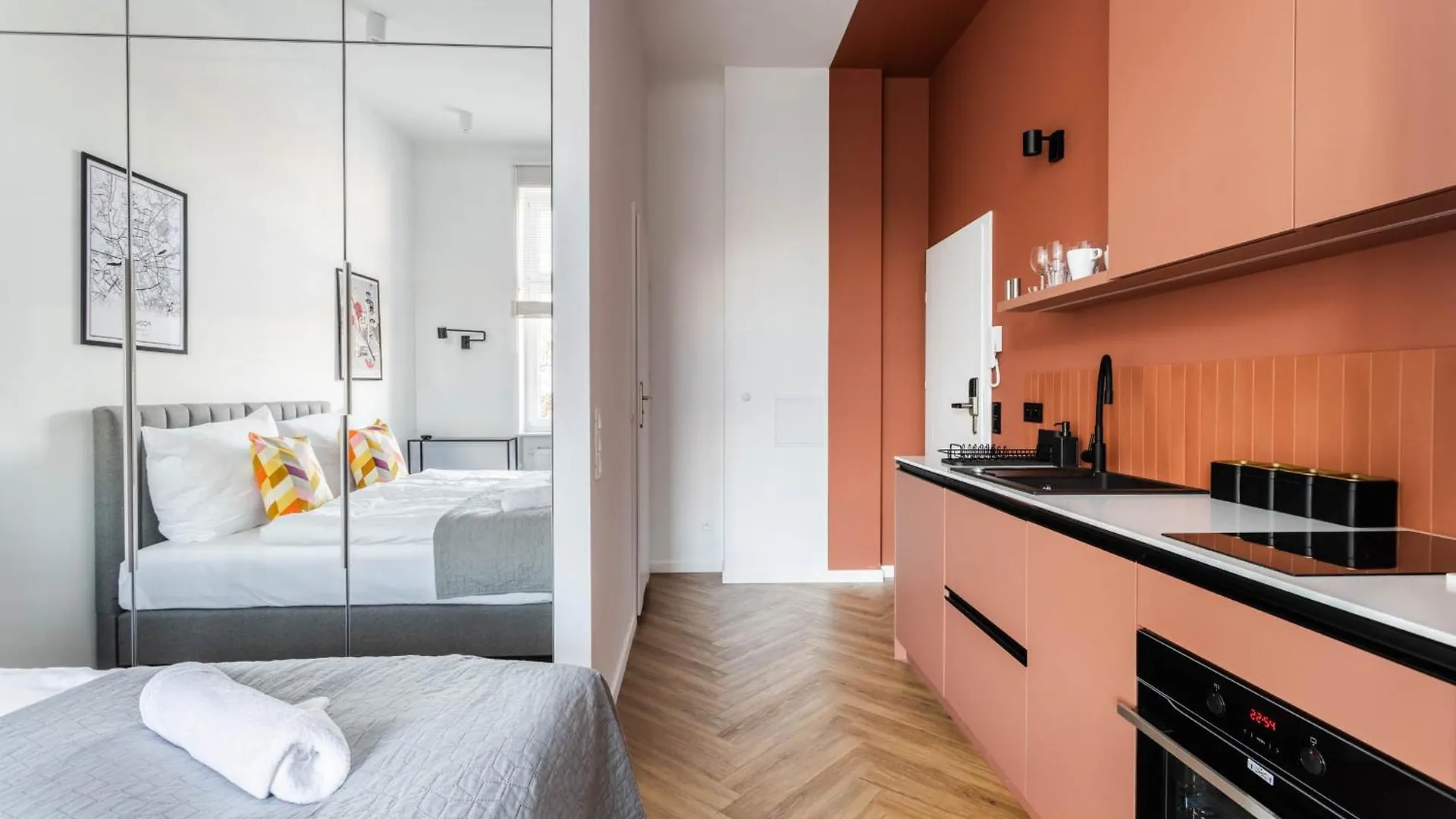 Nowoczesne I Stylowe Studia Very Berry W Poznaniu By Noclegi Renters Poznań