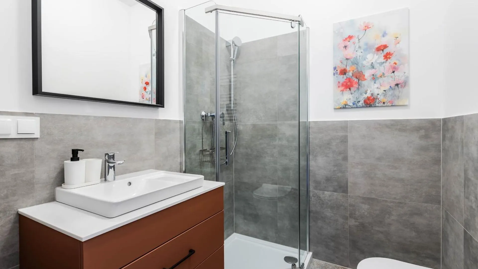 Nowoczesne I Stylowe Studia Very Berry W Poznaniu By Noclegi Renters 0*, Poznań