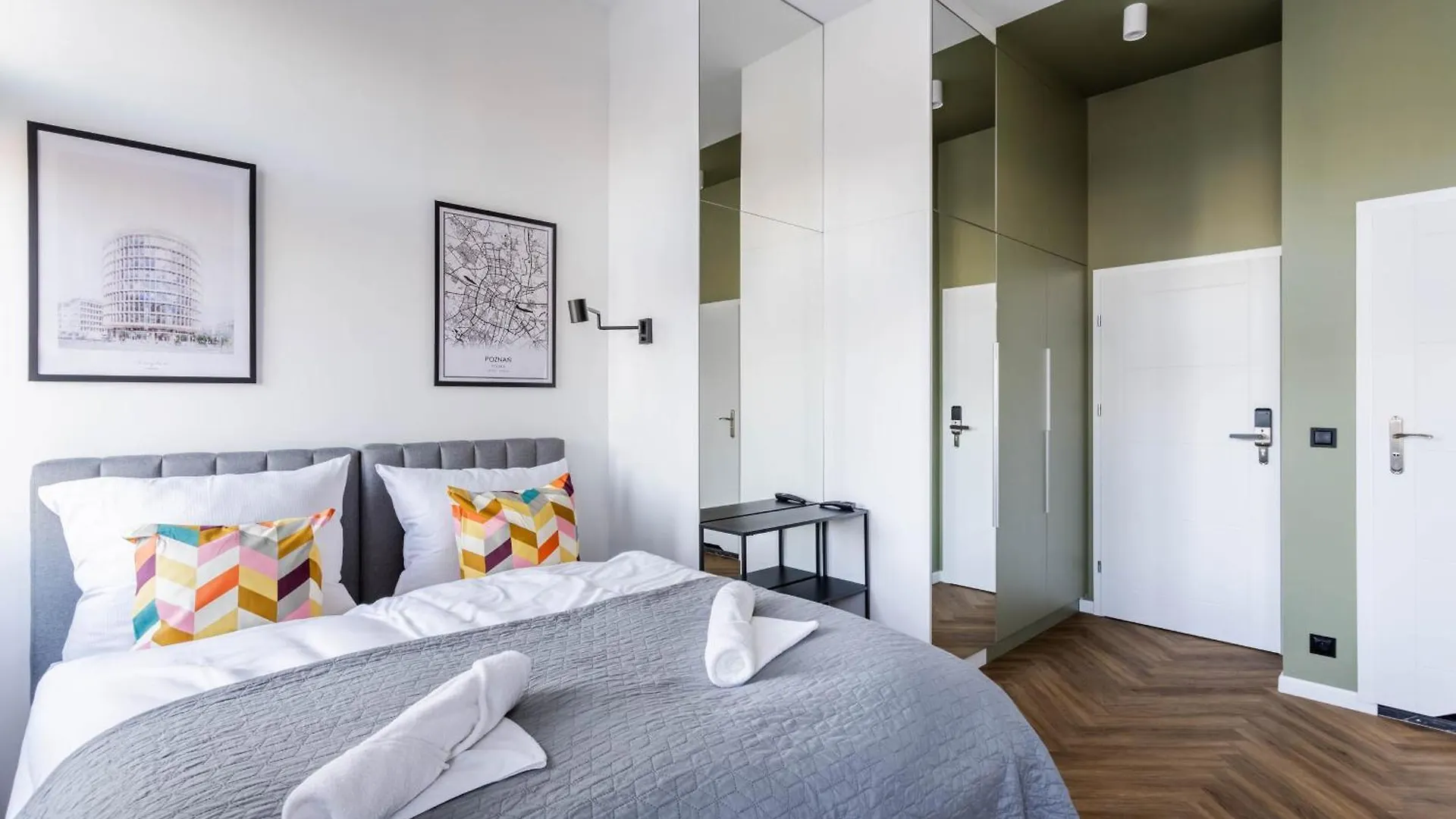 Nowoczesne I Stylowe Studia Very Berry W Poznaniu By Noclegi Renters Lägenhet Poznań