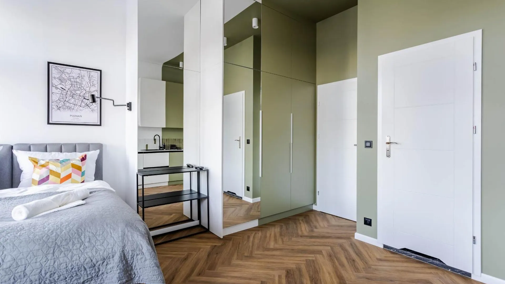 Lägenhet Nowoczesne I Stylowe Studia Very Berry W Poznaniu By Noclegi Renters