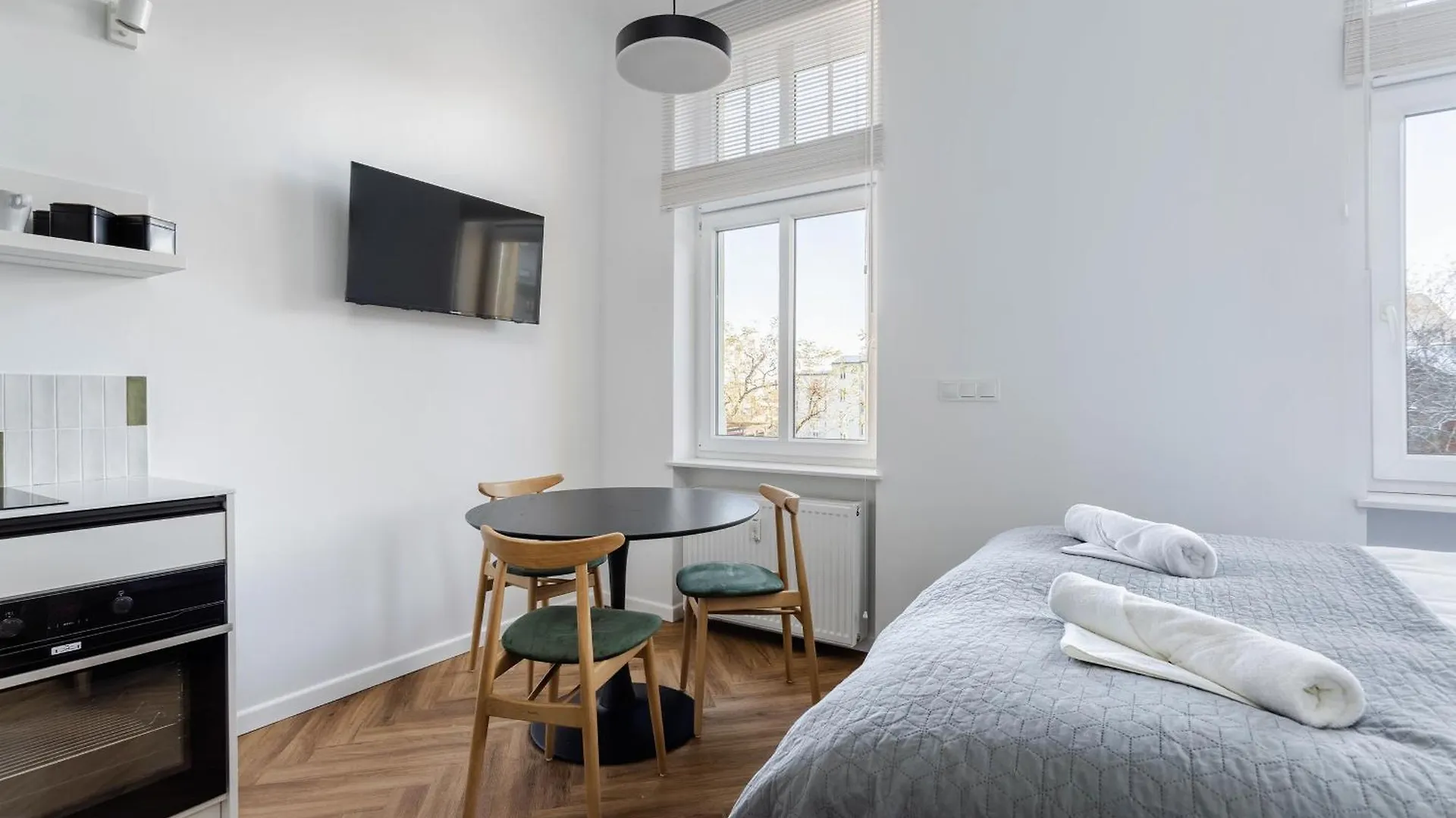 Nowoczesne I Stylowe Studia Very Berry W Poznaniu By Noclegi Renters Lägenhet Poznań